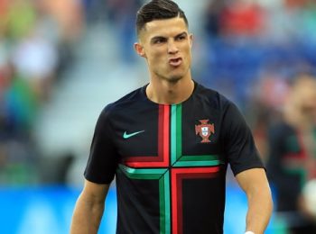 Ronaldo melihat catatan gol Euro Robbie Keane