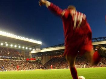 Pertandingan United vs. Liverpool dibatalkan setelah fans menginvasi Old Trafford